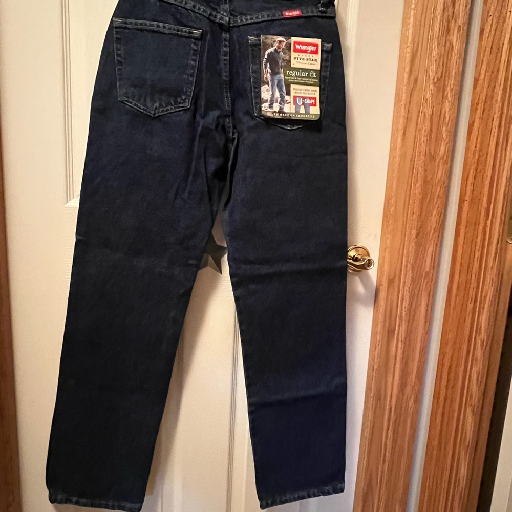 Men’s Wrangler dark jeans